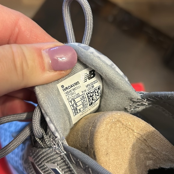 New balance shoes - Picture 3 of 4